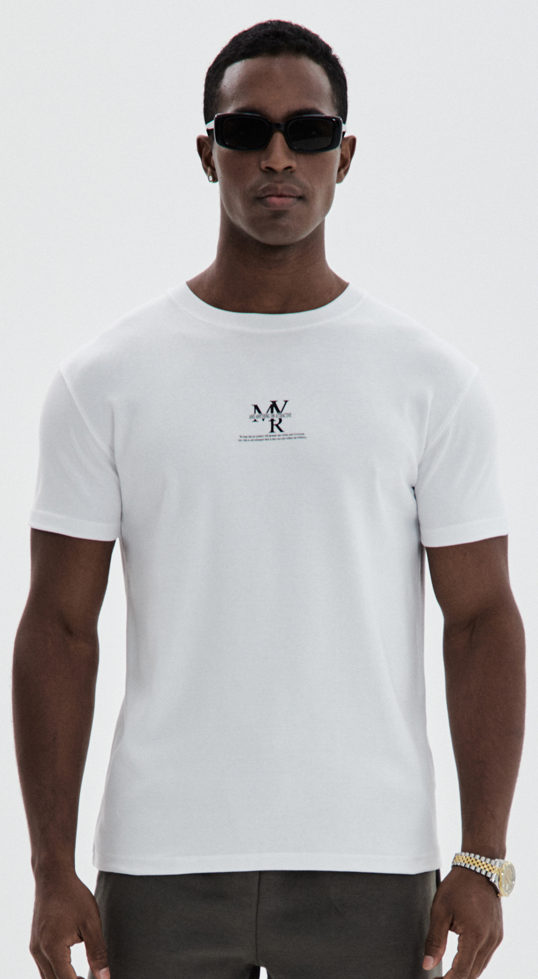 MVR 타이포 로고 슬림와이드 머슬핏 티셔츠 화이트